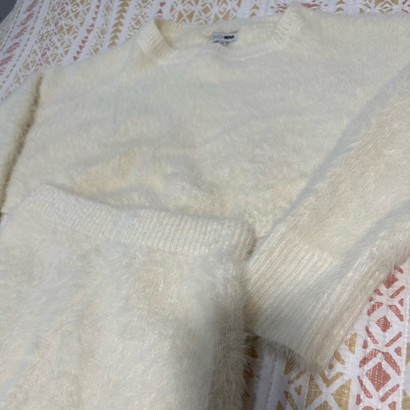 Fashion Nova Felicia Fuzzy Short Set - Ivory Size: XS (good for S too) - Picture 5 of 6